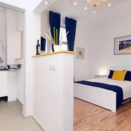 Apartment Strada Smardan Studio Bucharest